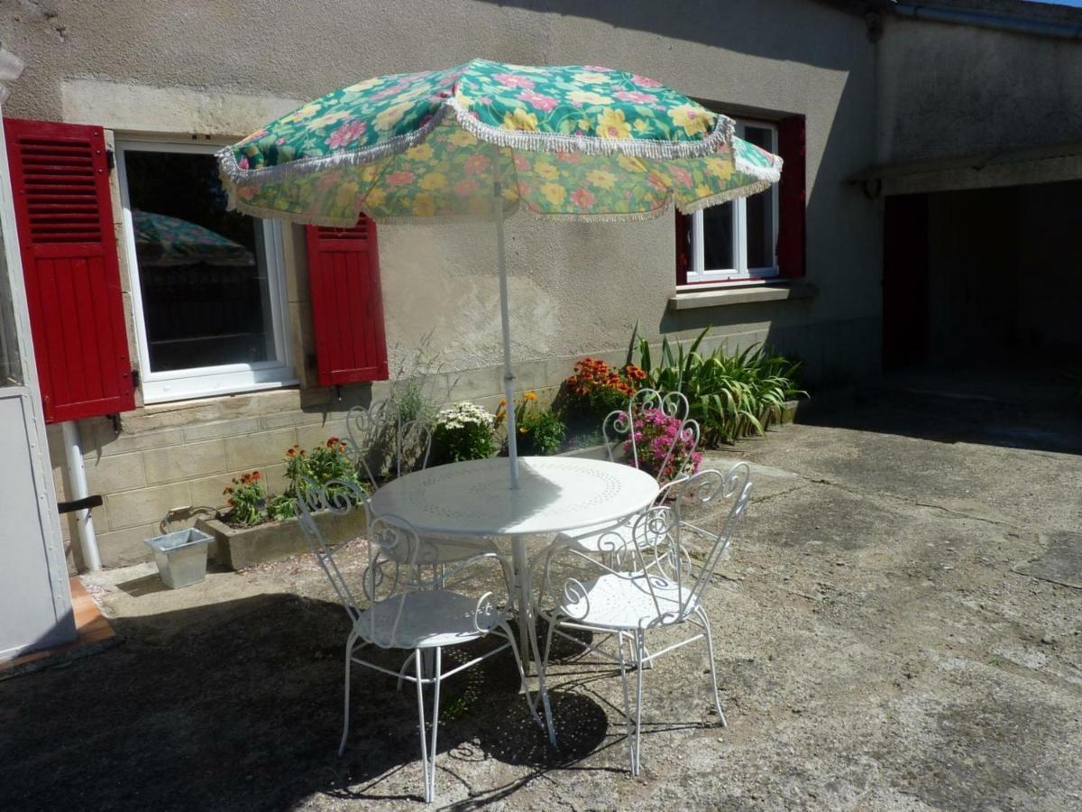 Maison Renovee Avec Cour Privee, Proche De Gannat, 3 Chambres, Animaux Acceptes, Equipements Modernes. - Fr-1-489-37 Poezat Eksteriør bilde