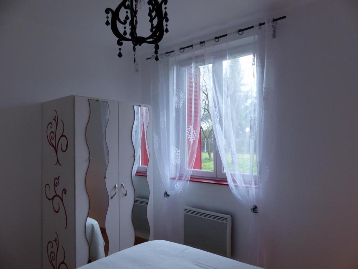 Maison Renovee Avec Cour Privee, Proche De Gannat, 3 Chambres, Animaux Acceptes, Equipements Modernes. - Fr-1-489-37 Poezat Eksteriør bilde